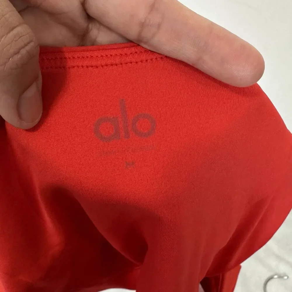 NWT Alo Yoga Airlift Alignment Bra Bright Red Size M W9824R Studio Yoga Pilates